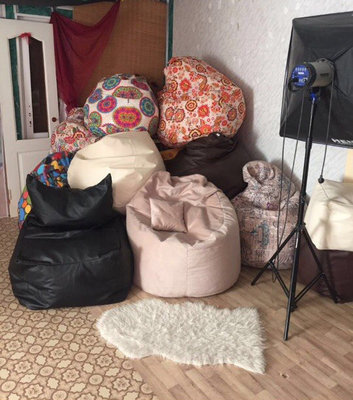 Готовые кресла на фотосессии.